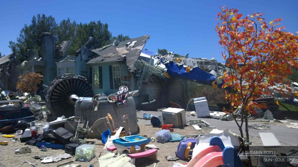 Flugzeugabsturz-Kulisse bei der Studio Tour in den Universal Studios von Los Angeles