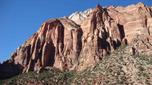 Blick auf einen Teil des Felsen "The East Temple" im Zion National Park