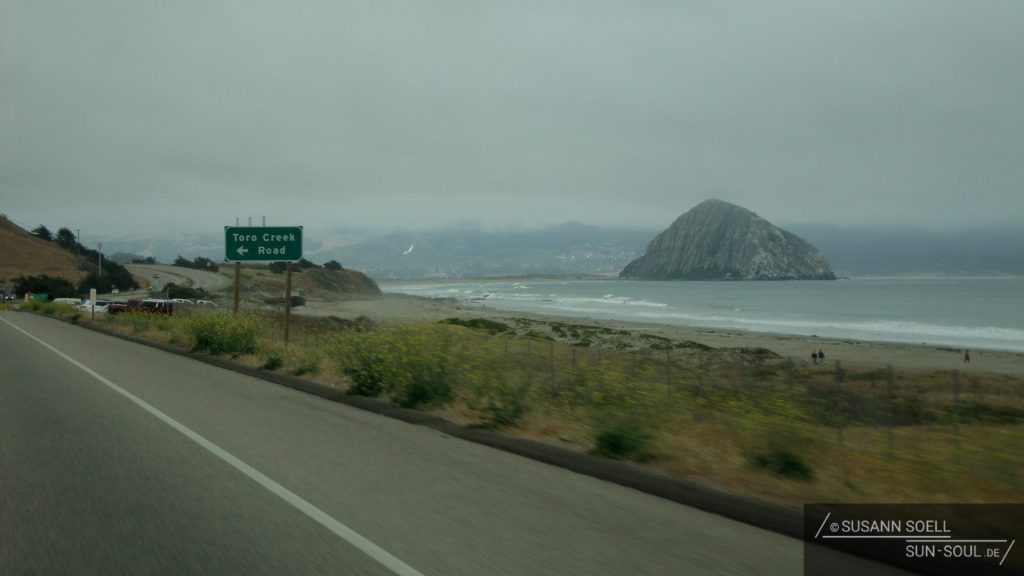 Ein Fels im Meer namens Morro Rock ist das Wahrzeichen der Stadt Morro Bay