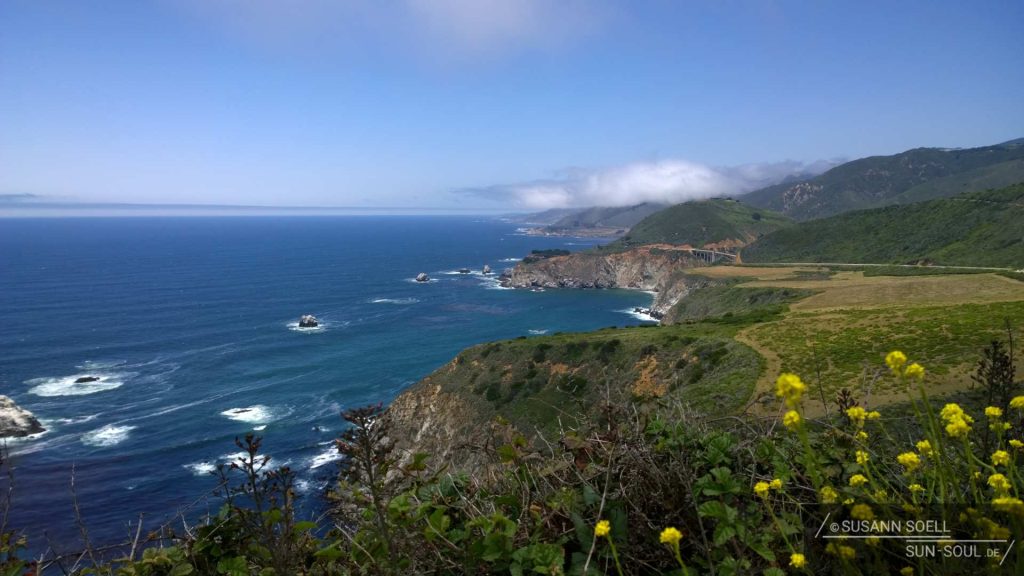 Blick auf die Küste und das Meer vom Highway #1