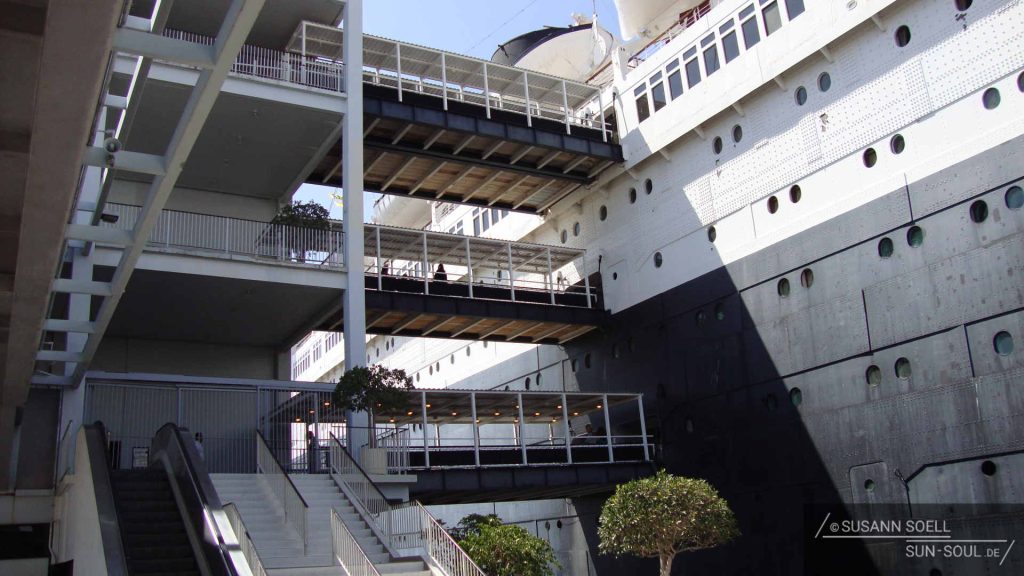 Zugang auf die verschiedenen Decks des Luxusliners Queen Mary, der seit den 70er-Jahren an den Kaimauern von Long Beach liegt